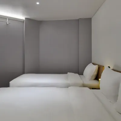 Half rest hostel Jongno Insa Hotels near Seonbawi Rock