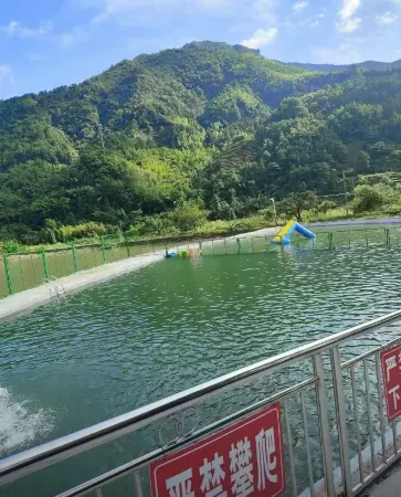 Yizhang Windmill Eco Hotel