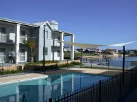 C Mandurah Apartment Resort - piscina