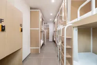Xiaocheng Story Inn (Shanghai Railway Station Zhenping Road Subway Station) - Ostelli