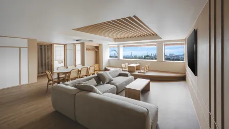 Jeongonjae Stay – Korean Traditional Guesthouse (2min from Busan Station, Up to 18 Guests) Отели рядом с достопримечательностью «Этнографический музей Пусанпхо»