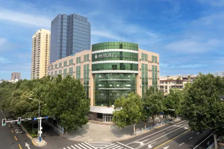 Yizhi Hotel (Wanda Plaza Hebei Medical University Third Hospital) Отели рядом с достопримечательностью «Shijiazhuang Vocational Technology Institute»