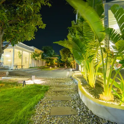 Haikou West B&B (Wuyuanhe Convention and Exhibition Center) Hotels near Jiari Beach
