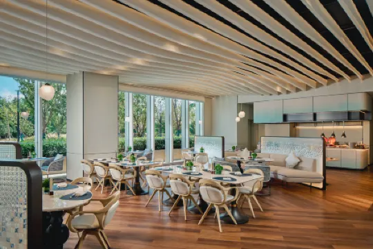 Hotel Indigo SHANGHAI HARBOUR CITY by IHG Отели рядом с достопримечательностью «Underground Plaza»