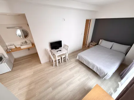 Gala City Hotel only 5 mins to Kokusai Street Отели рядом с достопримечательностью «Sonohyan Utaki Stone Gate»