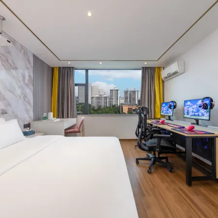 Luban E-sports Hotel (Qionghai City Center Zalang Street Branch)