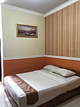 Grand Valonia Hotel Cafe & Park Jember Отели рядом с достопримечательностью «Patung Triumviraat Universitas Jember»