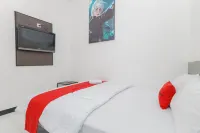 RedDoorz near Mayapada Hospital Surabaya