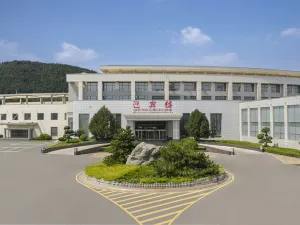 New Century Fengming Resort