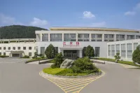 New Century Fengming Resort Hotels near Tiedaoyoujidui Monument