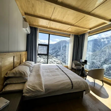 Taxun Boutique Scenic Homestay (Siguniang Mountain Scenic Area)