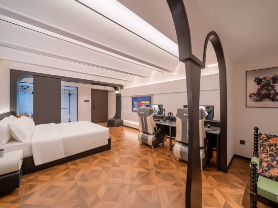 Fanwei E-sports Homestay (Beibin First Road Liujia Wharf)