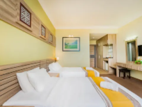 HIG Hotel & Convention Hotels near Legenda Park