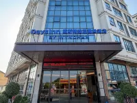 Days Inn Wyndham Guangzhou Baiyun International Airport T2 Terminal 広州のホテル