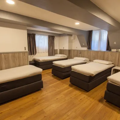 Travel Hotel Amsterdam Các khách sạn gần Khu phố đèn đỏ