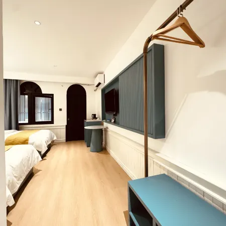 July Hotel Отели рядом с достопримечательностью «Храмовый комплекс Пха Тхат Луанг»