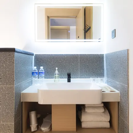 Yima Jiatian Hotel (Jianguomen Subway Station Branch Shoudu Eryansuo Beijing) Отели рядом с достопримечательностью «Станция метро Jianguomen»