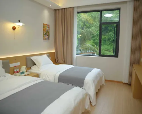 Yingpan Pastoral Serenade Farm Stay Hotels in Zhashui