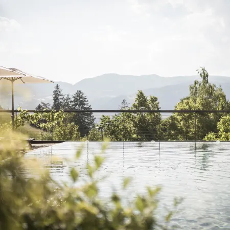Presulis Hideaway Apartments & Restaurant