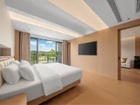Xinhu Bay Resort Hotel (Chuxiong Xinghai Lake High-speed Rail Station Branch) Hotels in Chuxiong City