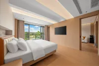 Xinhu Bay Resort Hotel (Chuxiong Xinghai Lake High-speed Rail Station Branch)
