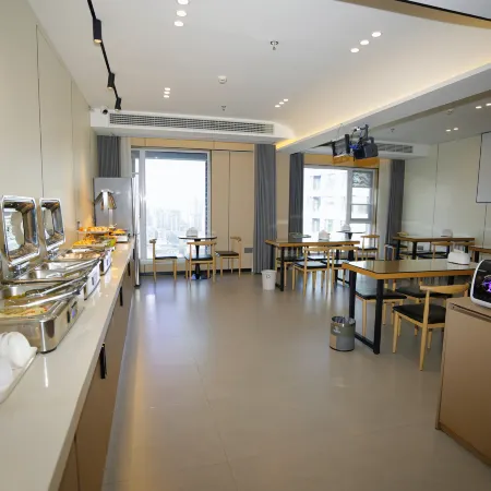 Sweet City Time Hotel (Neijiang Wanda Plaza High Speed Railway Station)