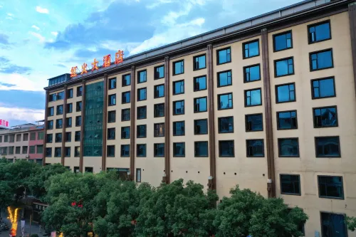 Huidong Honghuo Hotel - parcheggio