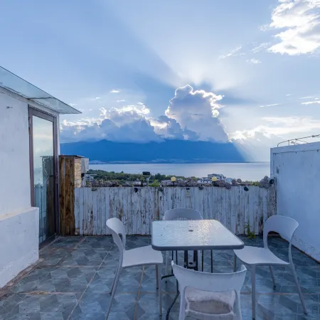 Yunxige · Seaview Design Guesthouse (Erhai Lake)