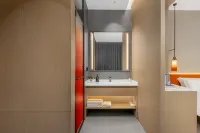 DC Cloud Scenic Hotel (Nanchang Star Ferris Wheel The Mixc) - Mountain view