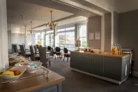 The Seafront Hotel by Compass Hospitality - 조식 운영