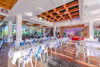Cuc Phuong Mineral Retreat - Bares