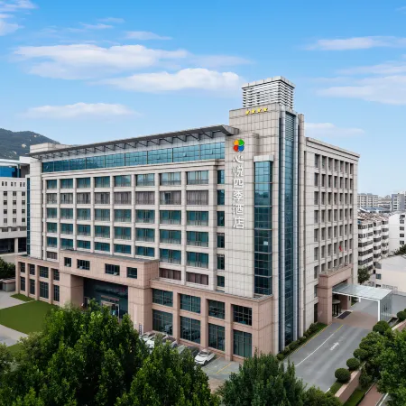 Xinyue Four Seasons Hotel (Tianwai Village)