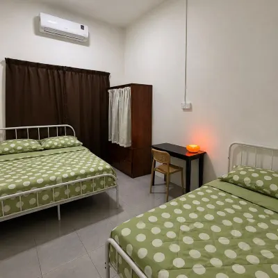 JenHomestay Hotels near Taman Gelora