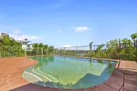 River View Oasis: Spacious 3-Bed House with Pool - Private Pools