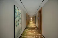 競放電競酒店（華容步步高新天地城市商業廣場店） - 停車場