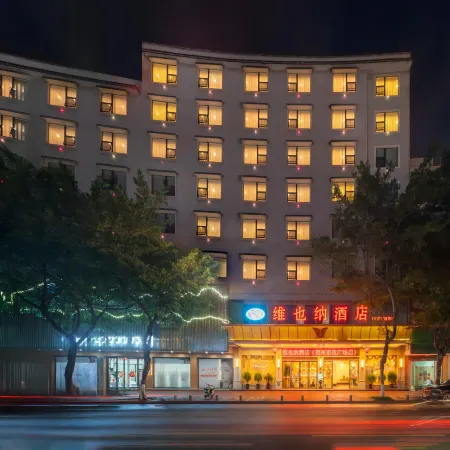 Vienna Hotel(Hezhou Lingfeng Plaza Diversified Global City Store)