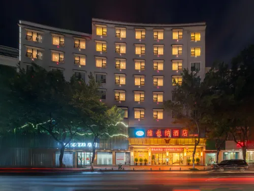 Vienna Hotel(Hezhou Lingfeng Plaza Diversified Global City Store) - Mountain view