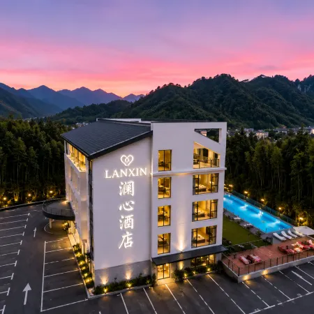 Lanxin · LANXIN Luxury Wild Swimming Pool Resort Hotel (Sanqingshan East Jinsha Cableway)