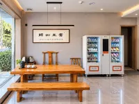 QiYuejingpinjiudian - ที่มีที่จอดรถ