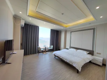 Lushi Ancient Town Hotel Отели в г. Фенцин