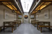 查濟滿堂紅大院