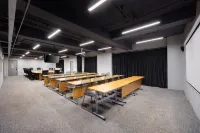 Guoshi Hotel (Dalian Donggang Business District Harbour Plaza Subway Station) - Business