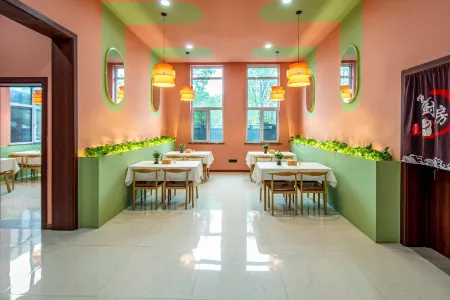Mint Boutique Hotel (Taiyuan Red Lantern Stadium Jinyang Lake Branch) Отели рядом с достопримечательностью «Taiyuan Botanical Garden»