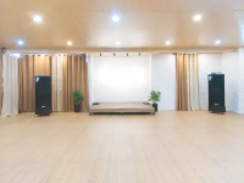 RedDoorz @ RJs Bldg near Lyceum Gen Trias Cavite Cion Suites Hotels in General Trias