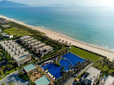 Wyndham Garden Cam Ranh Resort Отели рядом с достопримечательностью «Пляж Бай Дай»