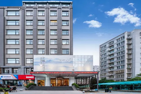 Suide Humanities Hotel (Henan Mechanical and Electrical College) Отели рядом с достопримечательностью «Henan Mechanical and Electrical Vocational College»