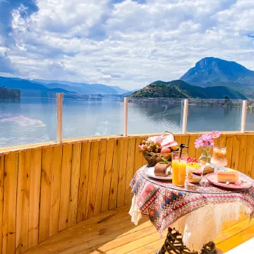 Lugu Lake plain brocade lake scenery light luxury B&B