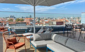 Wine & Books Porto Hotel