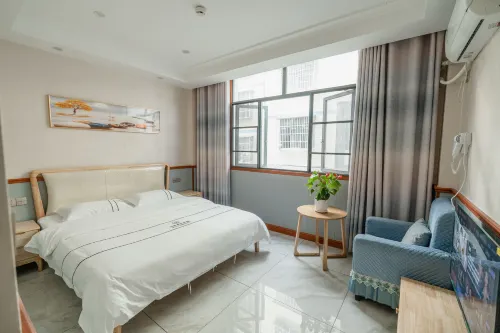 Ducheng Business Hotel (Lichuan Railway Station)