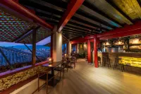 Lijiang YueTing Aerial Scenery Terrace Hotel - بار